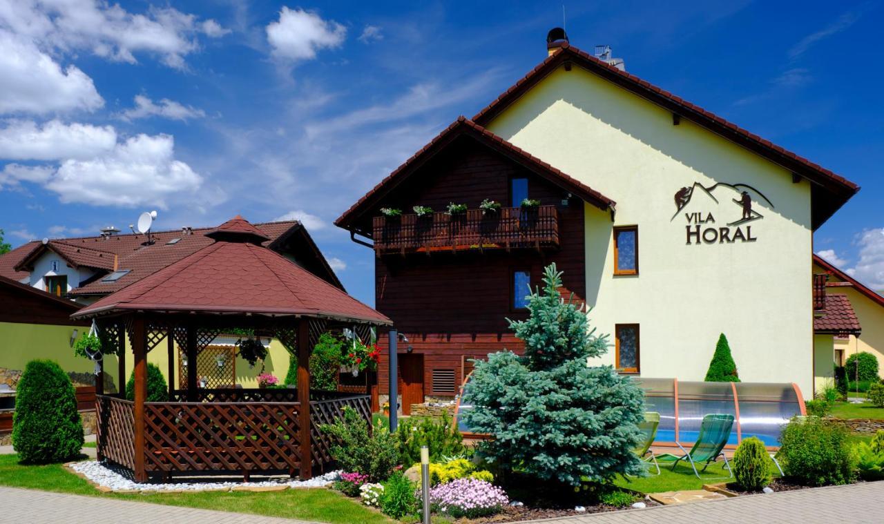 Hotel Vila Horal Liptovský Mikuláš Exterior foto